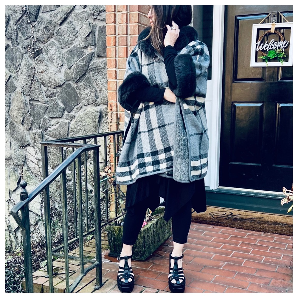24 Boho Fabulous Plaid Fur Trim Hooded Oversized Cozy Jacket Poncho - Picture 4 of 6